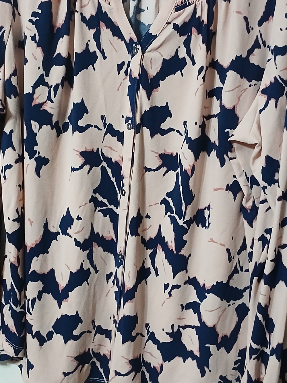 Liz Claiborne Women's Rose Multi Button-Down Shirt - 2X - Picture 4 of 6